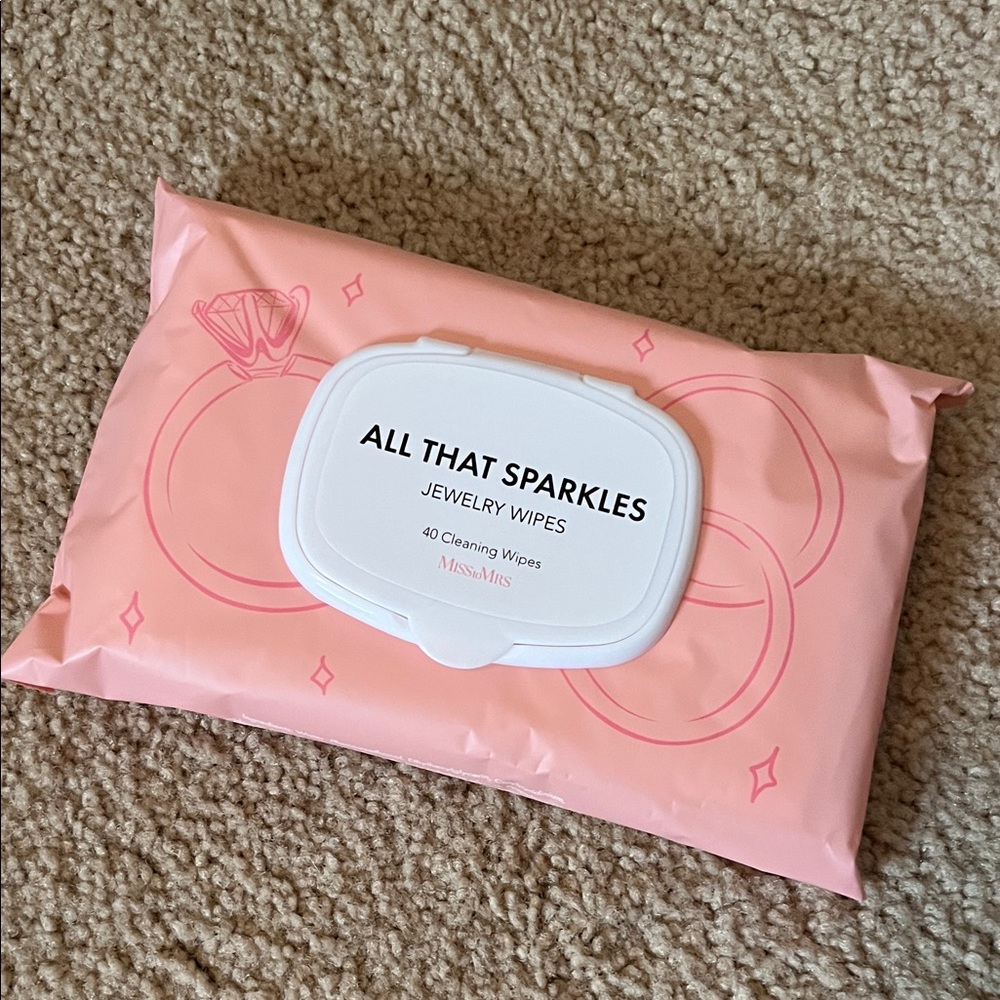 Miss Me All That Sparkles Jewelry Wipes - Pink